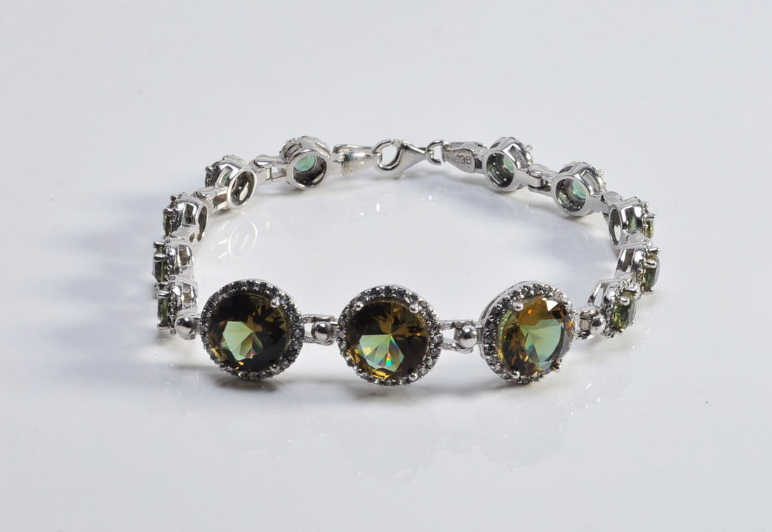 SULTANITE STONE   -  The Mesmerizing Story of Turkey's Color-Changing Gem