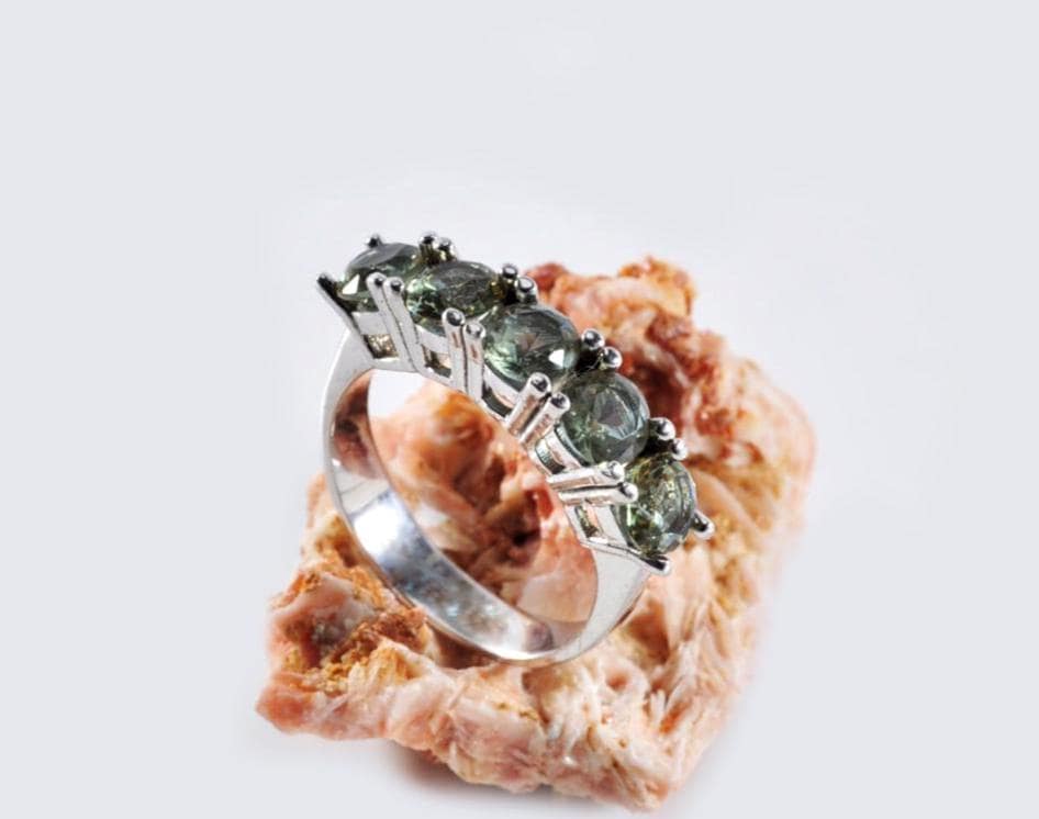 Handcrafted Seven Faceted Stones Zultanite Sterling Silver Ring, Color‑Shift Gemstone Jewelry